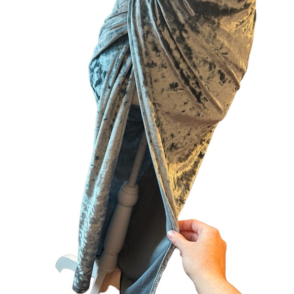 Velvet dress - Picture 7 of 9